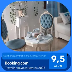 Quiet And Comfort In The Heart Of Venise